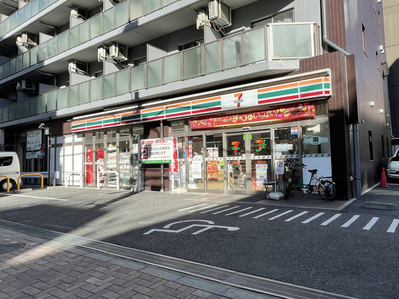 徒歩2分のセブンイレブン台東4丁目店
