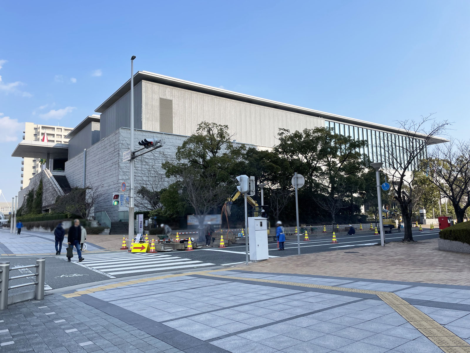 同じ通りにある兵庫県立美術館