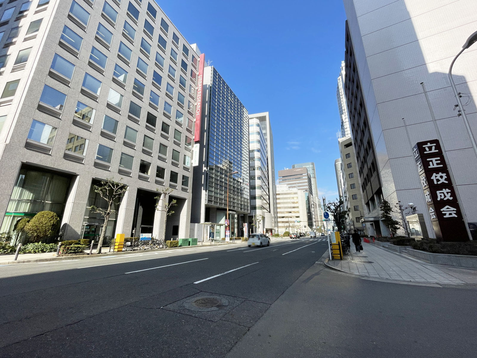 センチュリービル前面の通り