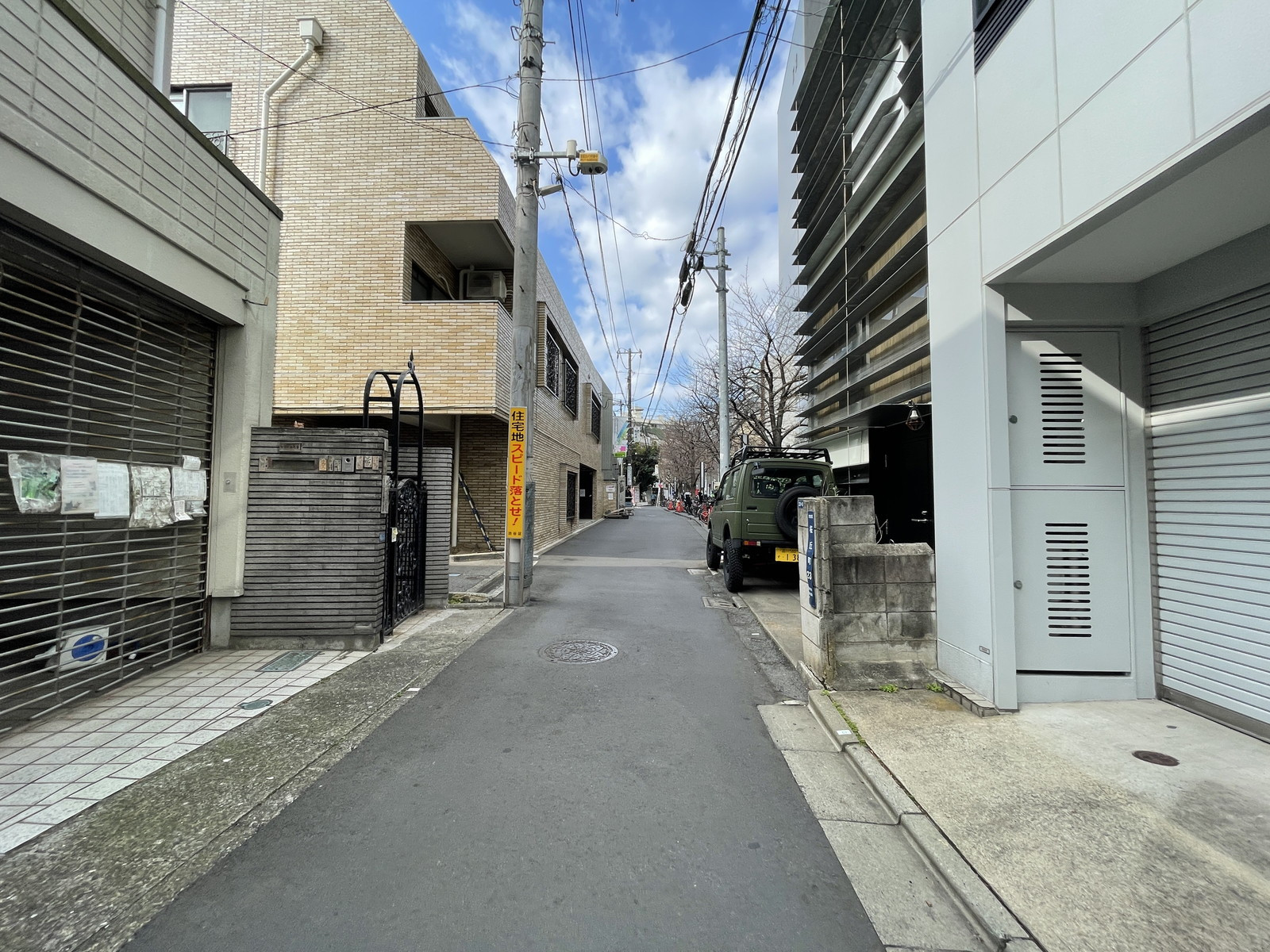 シャトーポレール前面の通り