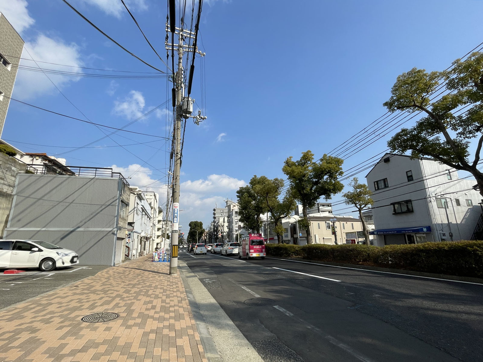 熊内町117ビル前面の通り