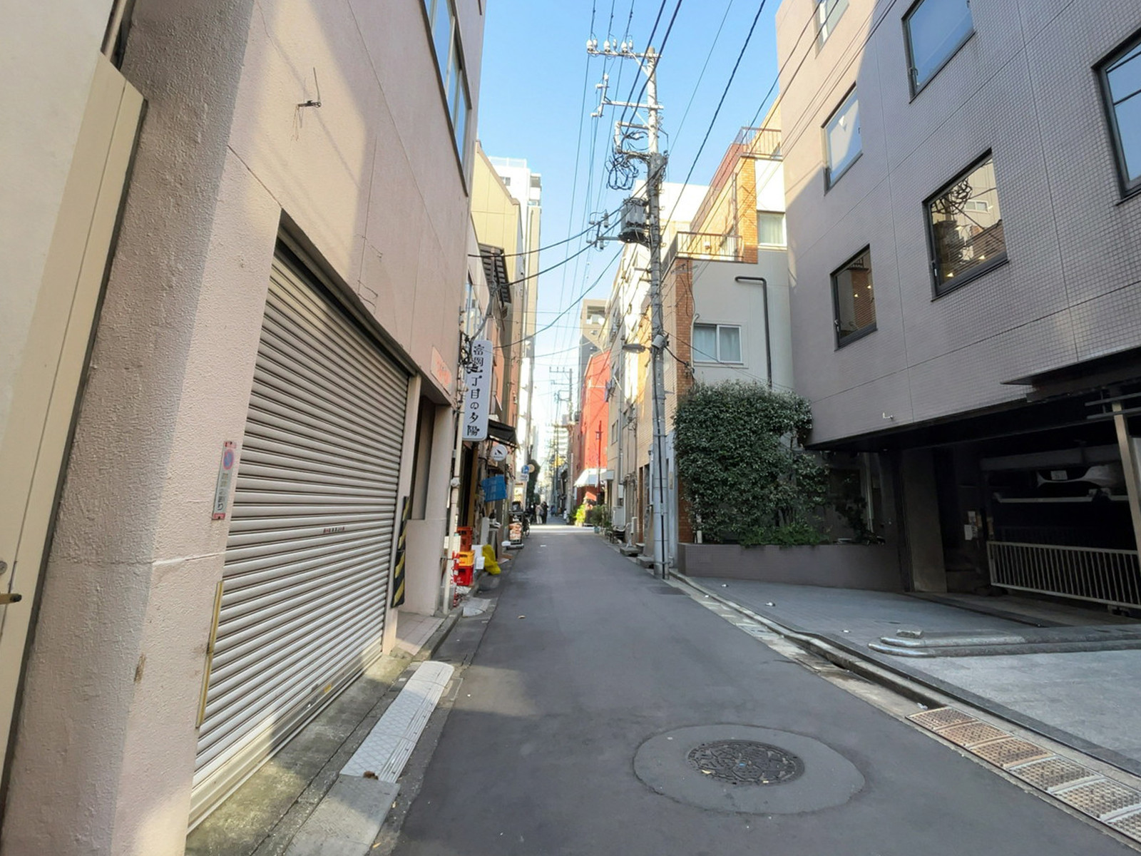 明光堂ビル前面の通り