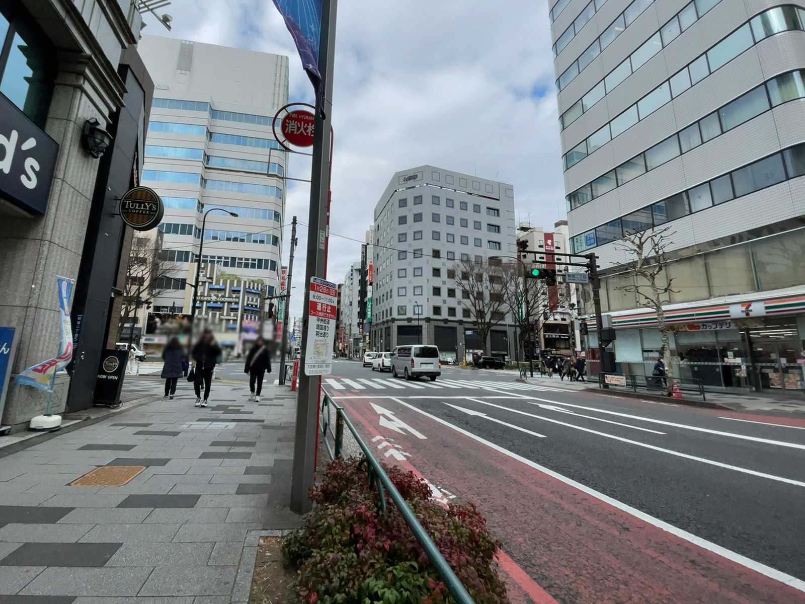 アーバンセンター新宿前面の通り