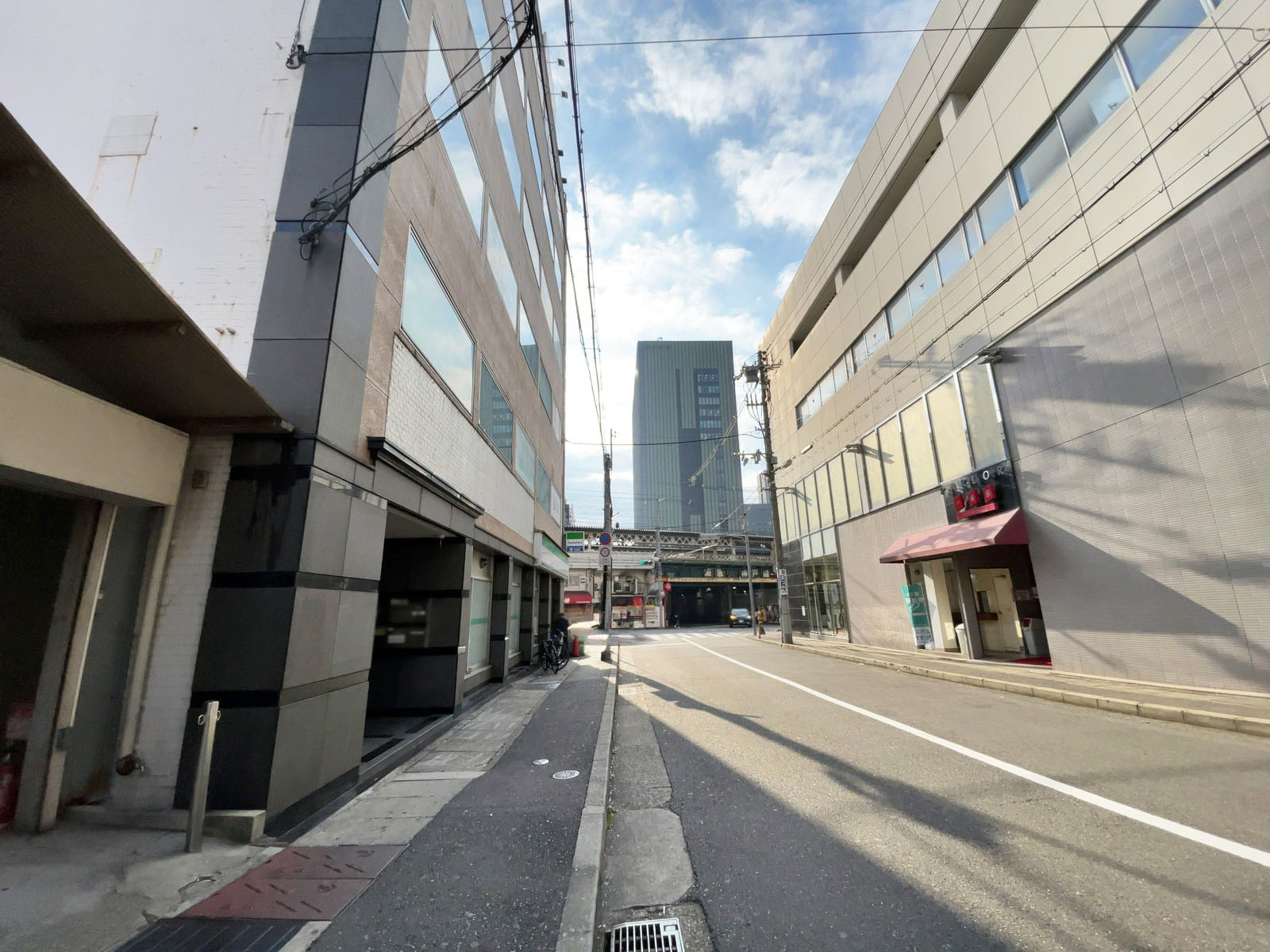 GH三宮駅前ビル前面の通り