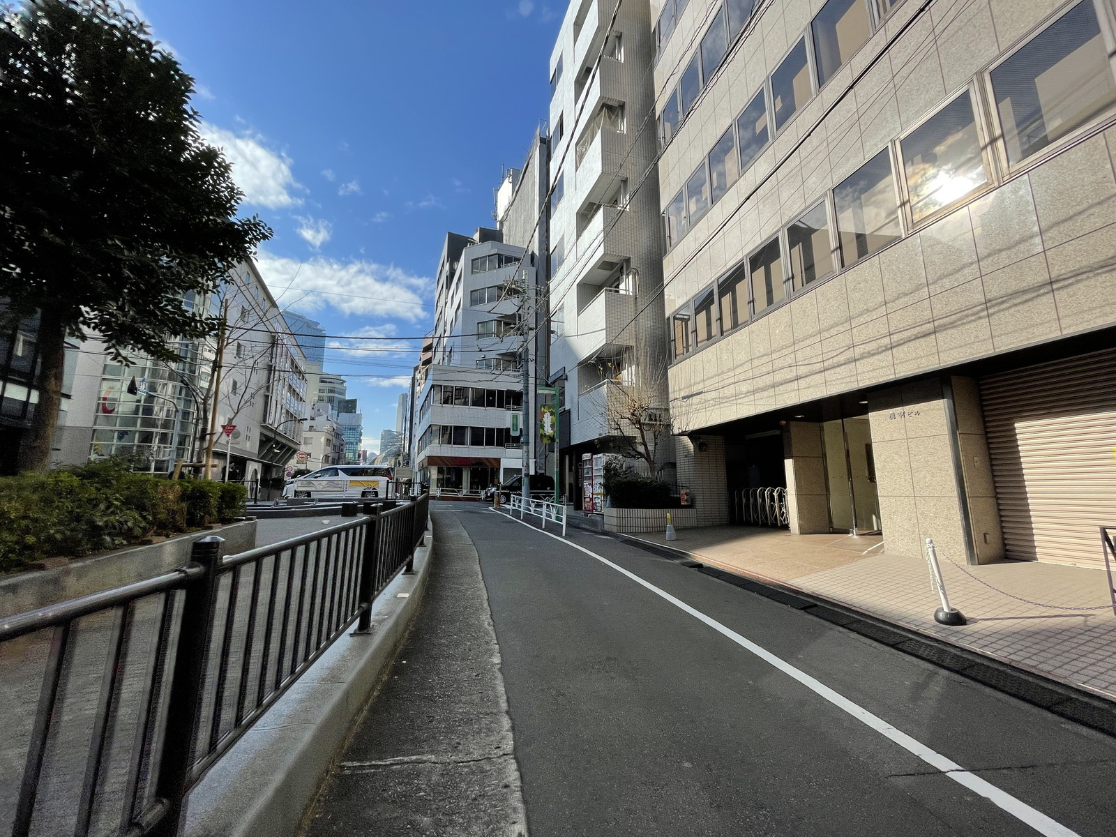 神宮前董友ビル2前面の通り