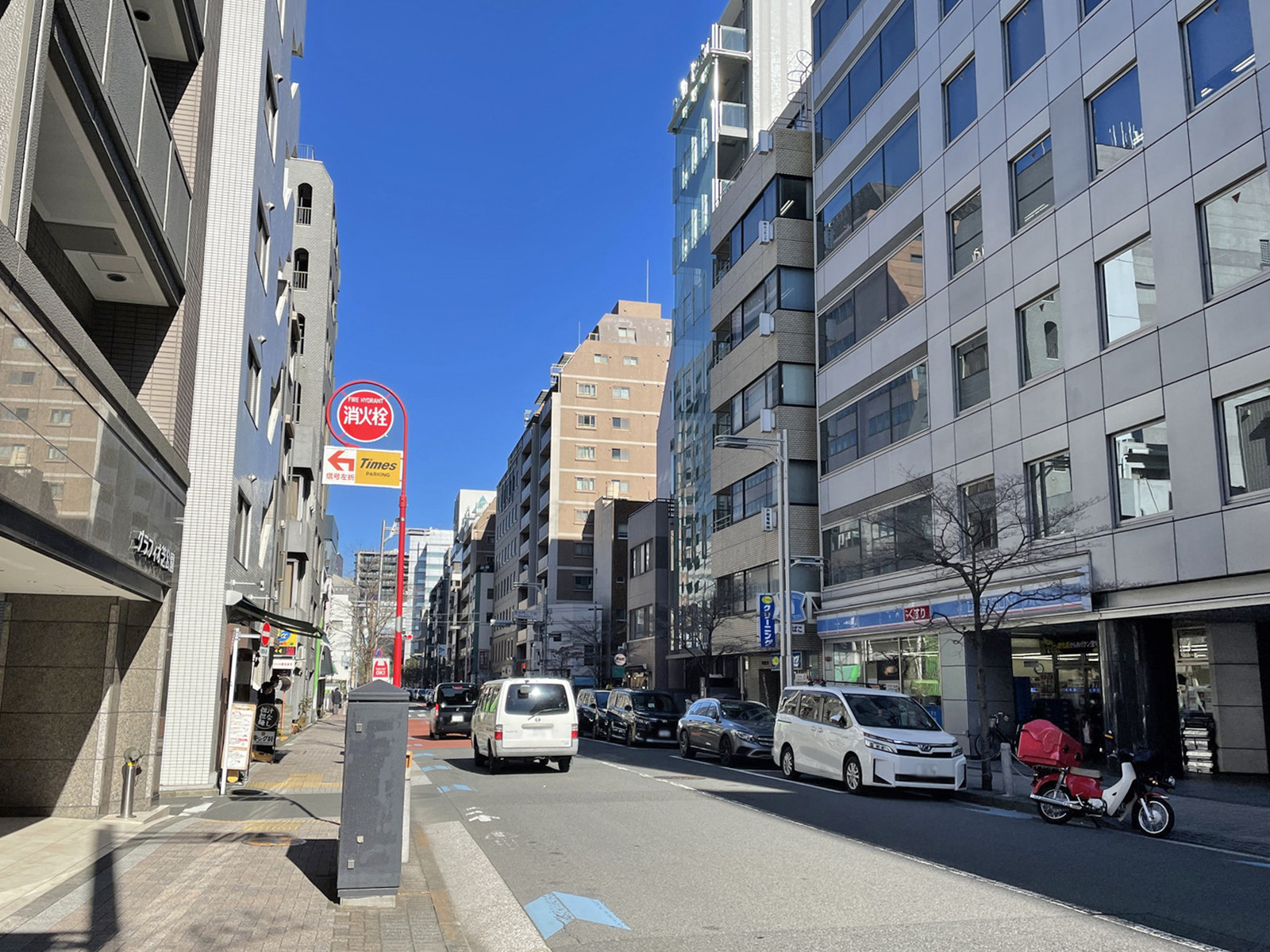 加登ビル前面の
