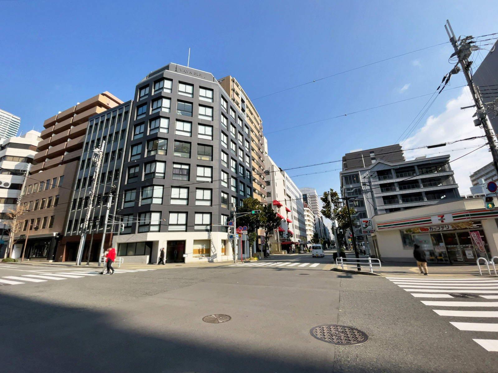 三光ビル前面の通り