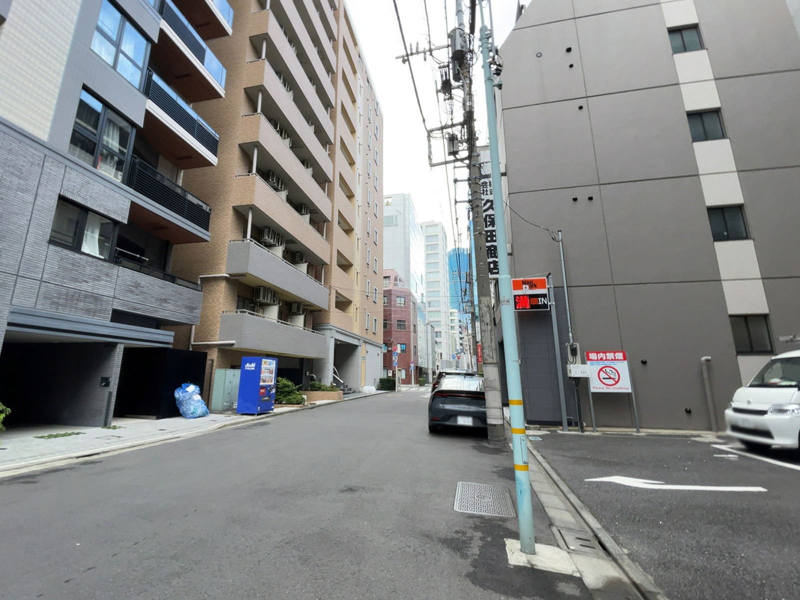 ホッコク人形町ビル前面の通り