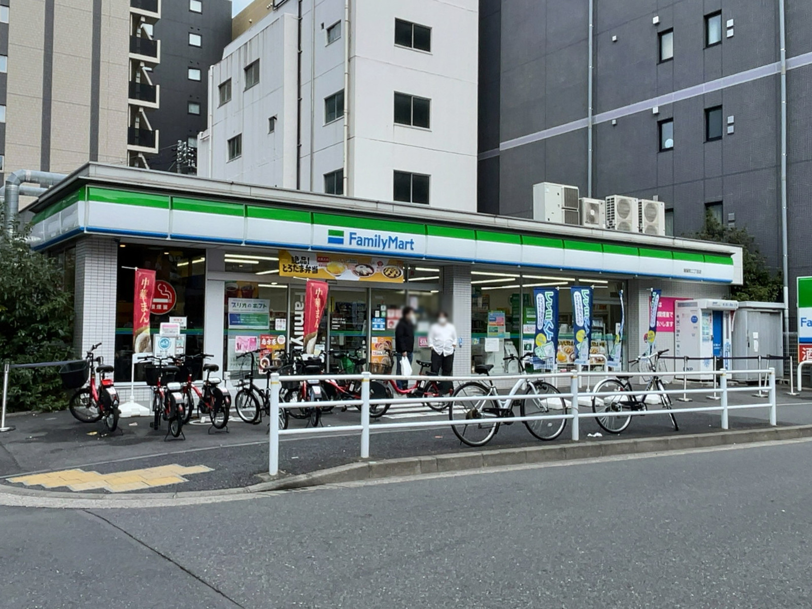 徒歩1分のファミリーマート 堀留町二丁目店
