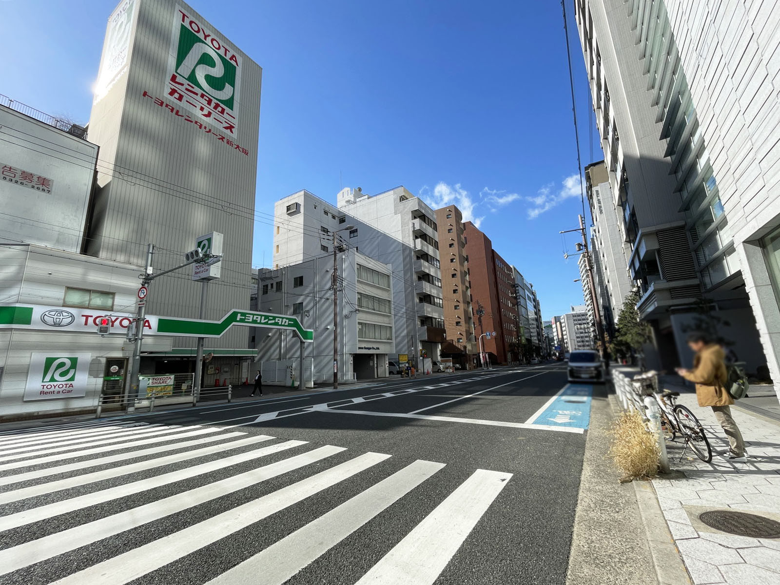 信濃橋東洋ビル前面の通り