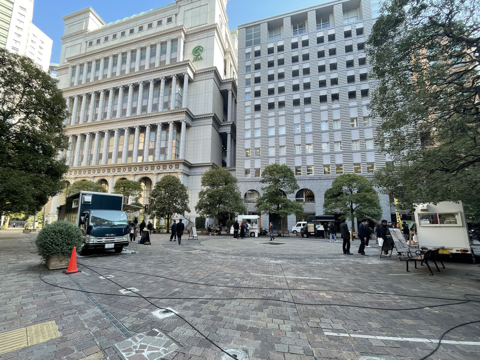 向かいの広場