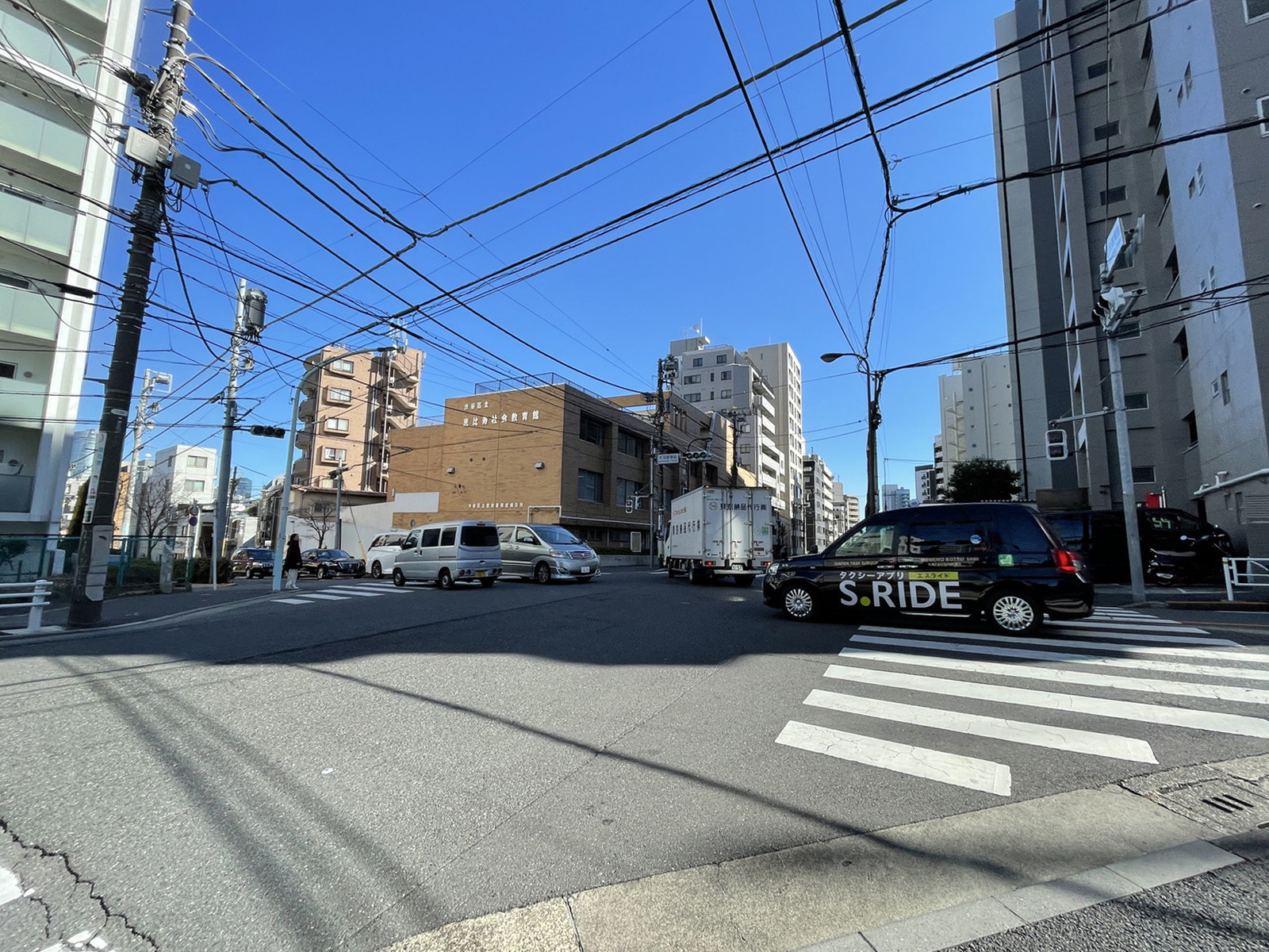 恵比寿3丁目ビル前面の通り