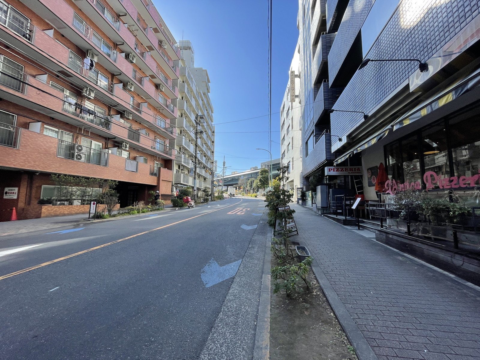第6伊藤ビル前面の通り