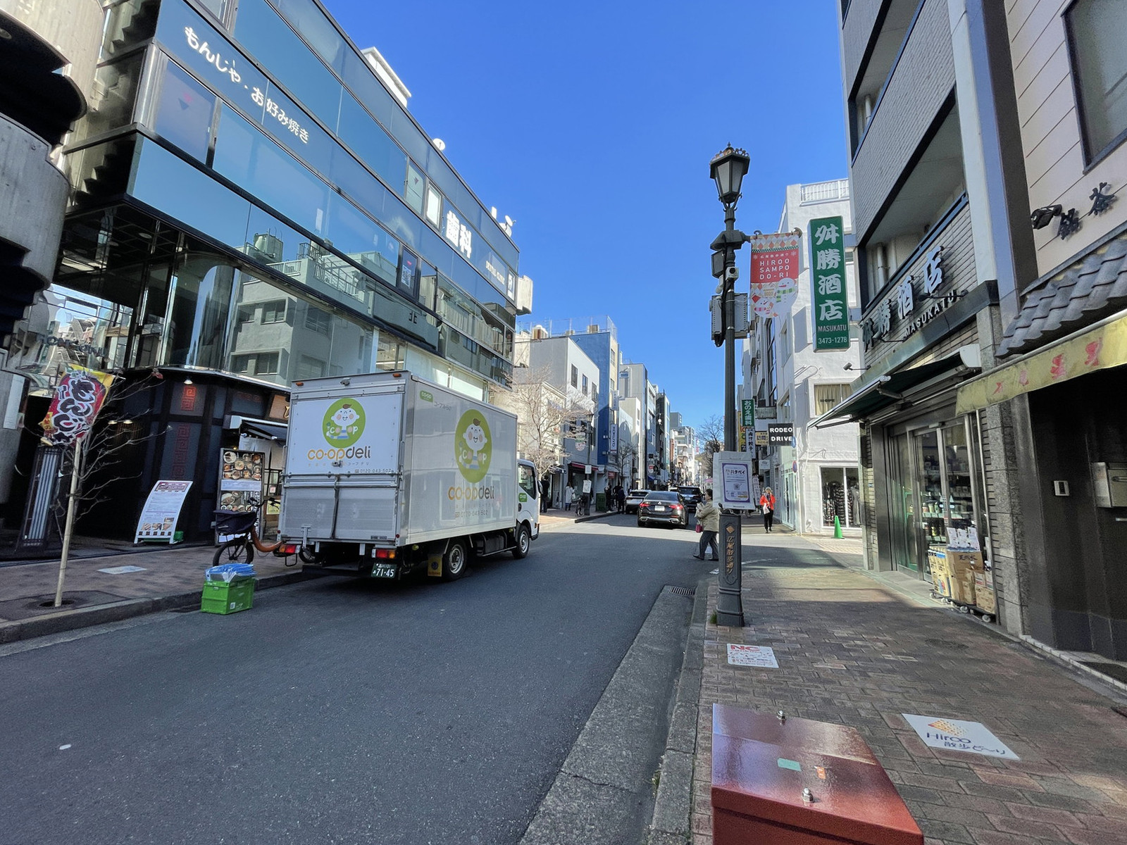 HONGOKUビル前面の通り