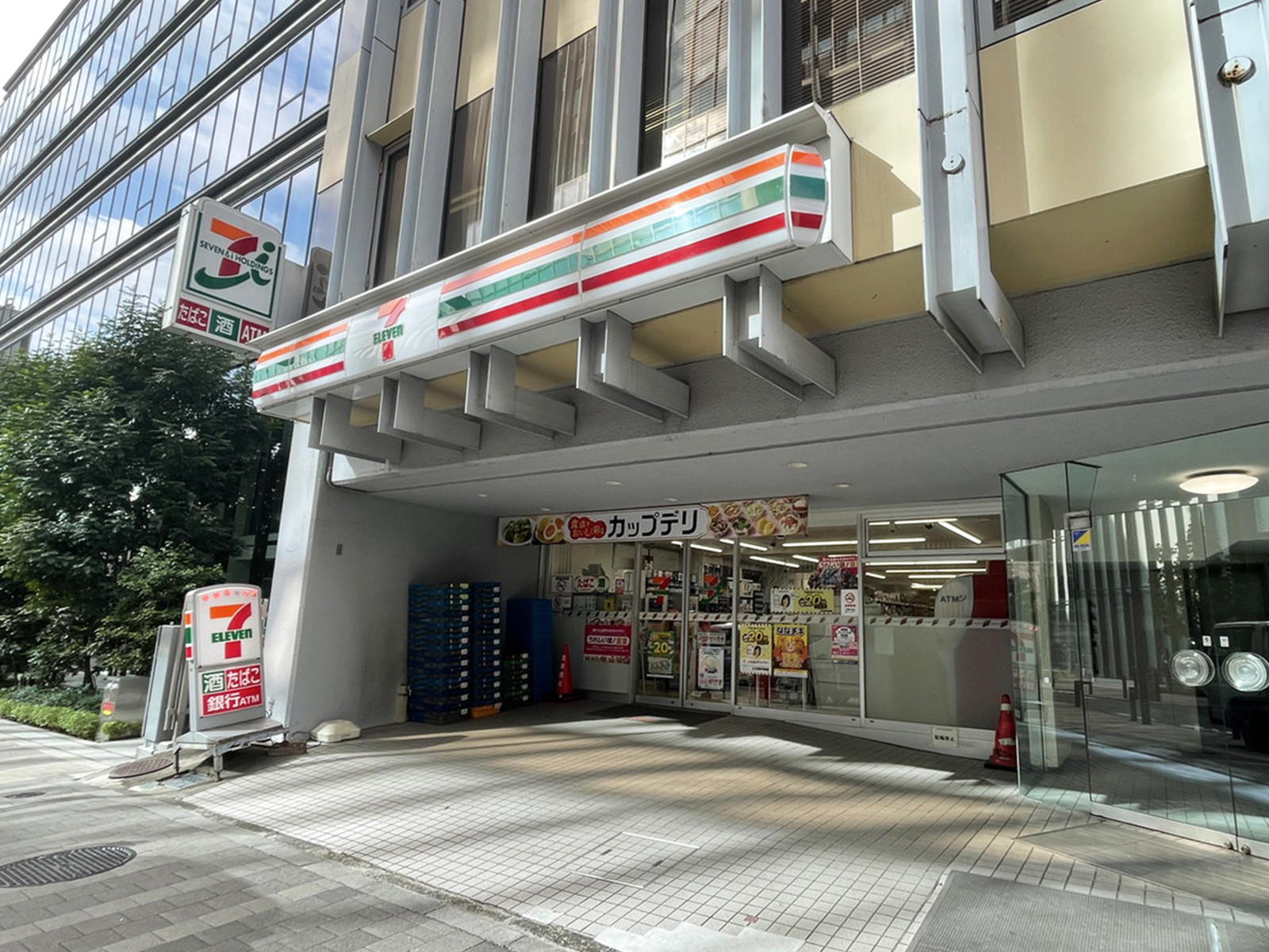 並びのセブンイレブン 四谷1丁目店