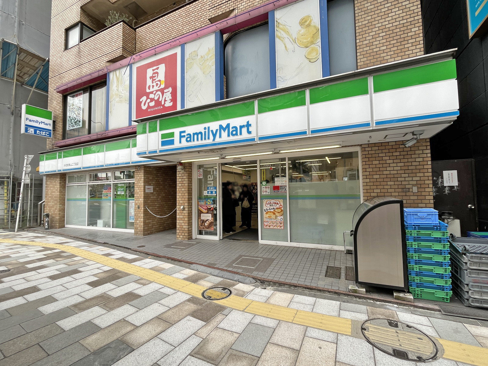 同じ並びのファミリーマート外苑南青山二丁目店