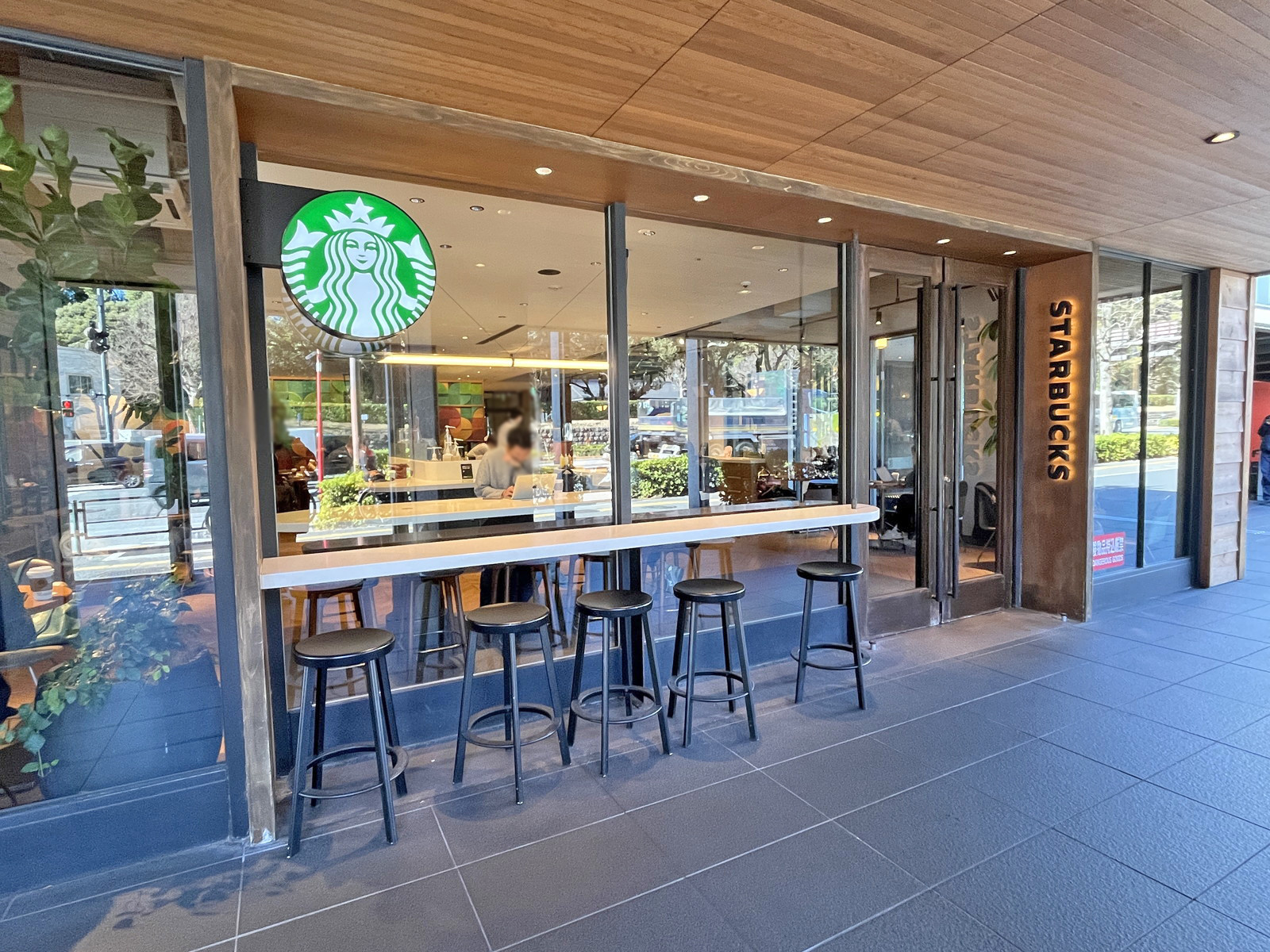 徒歩4分のスターバックスコーヒー青山ビルヂング店