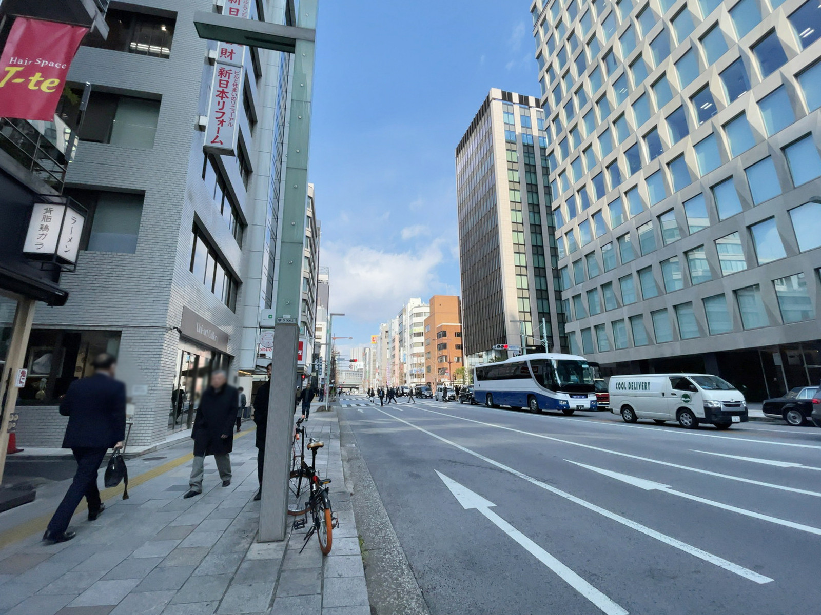DK日本橋ビル前面の通り