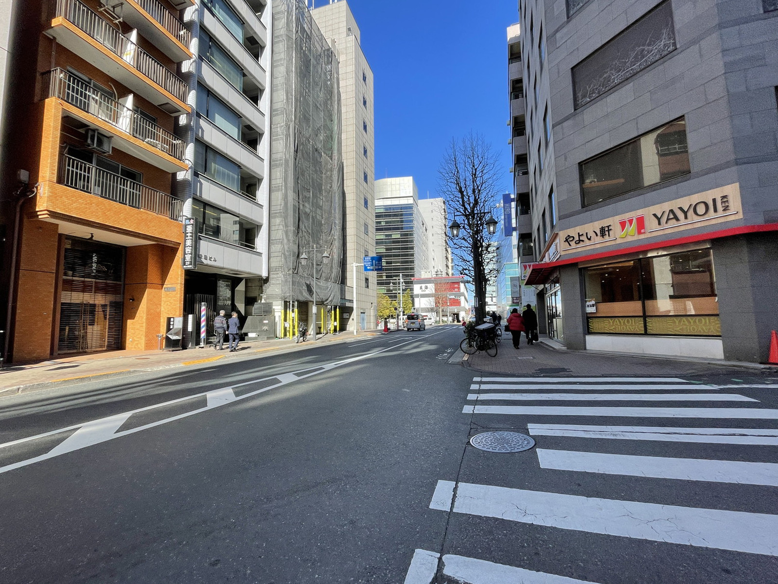 ヒカリビル前面の通り