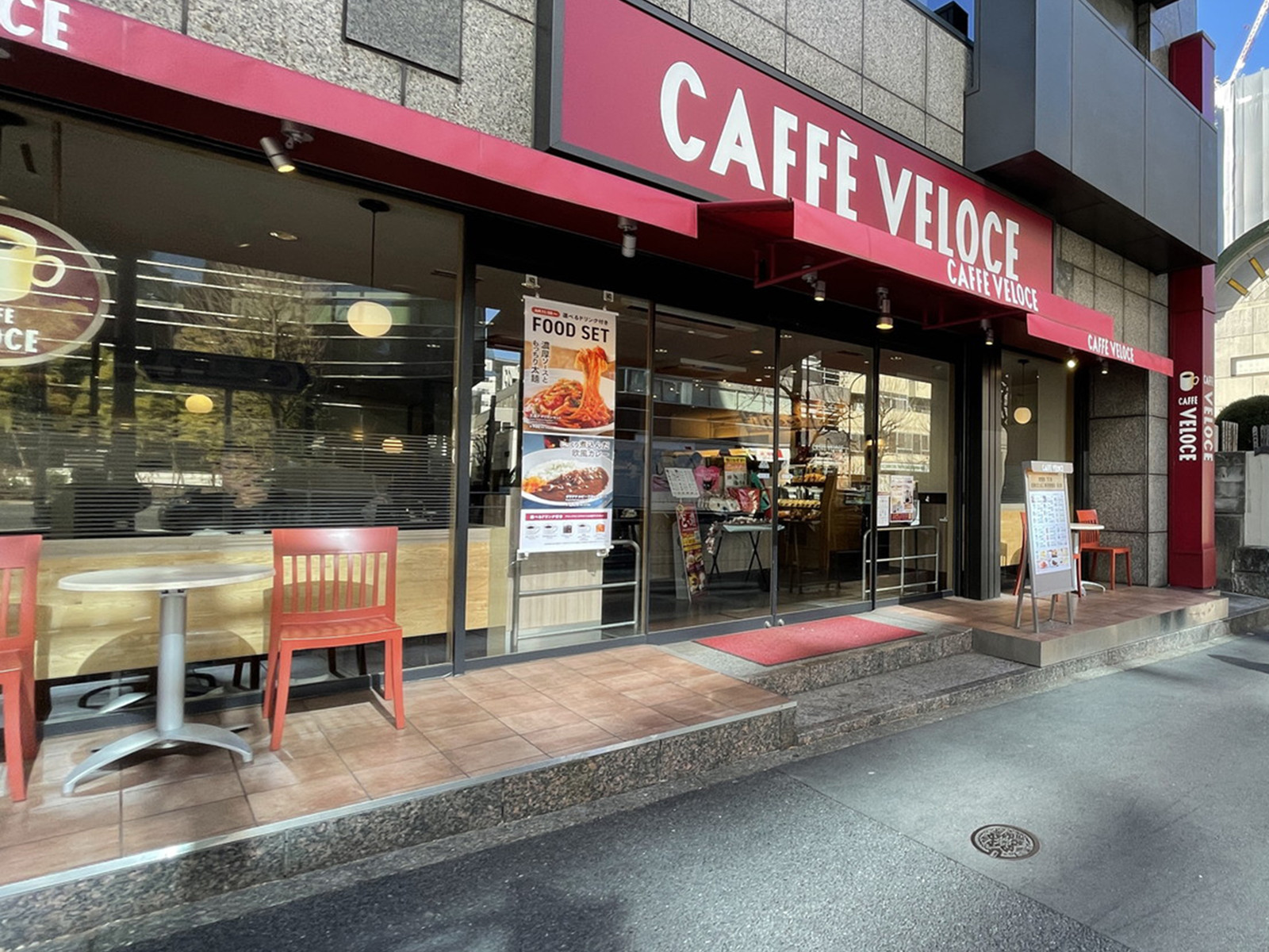 並びのカフェ・ベローチェ新宿1丁目北店