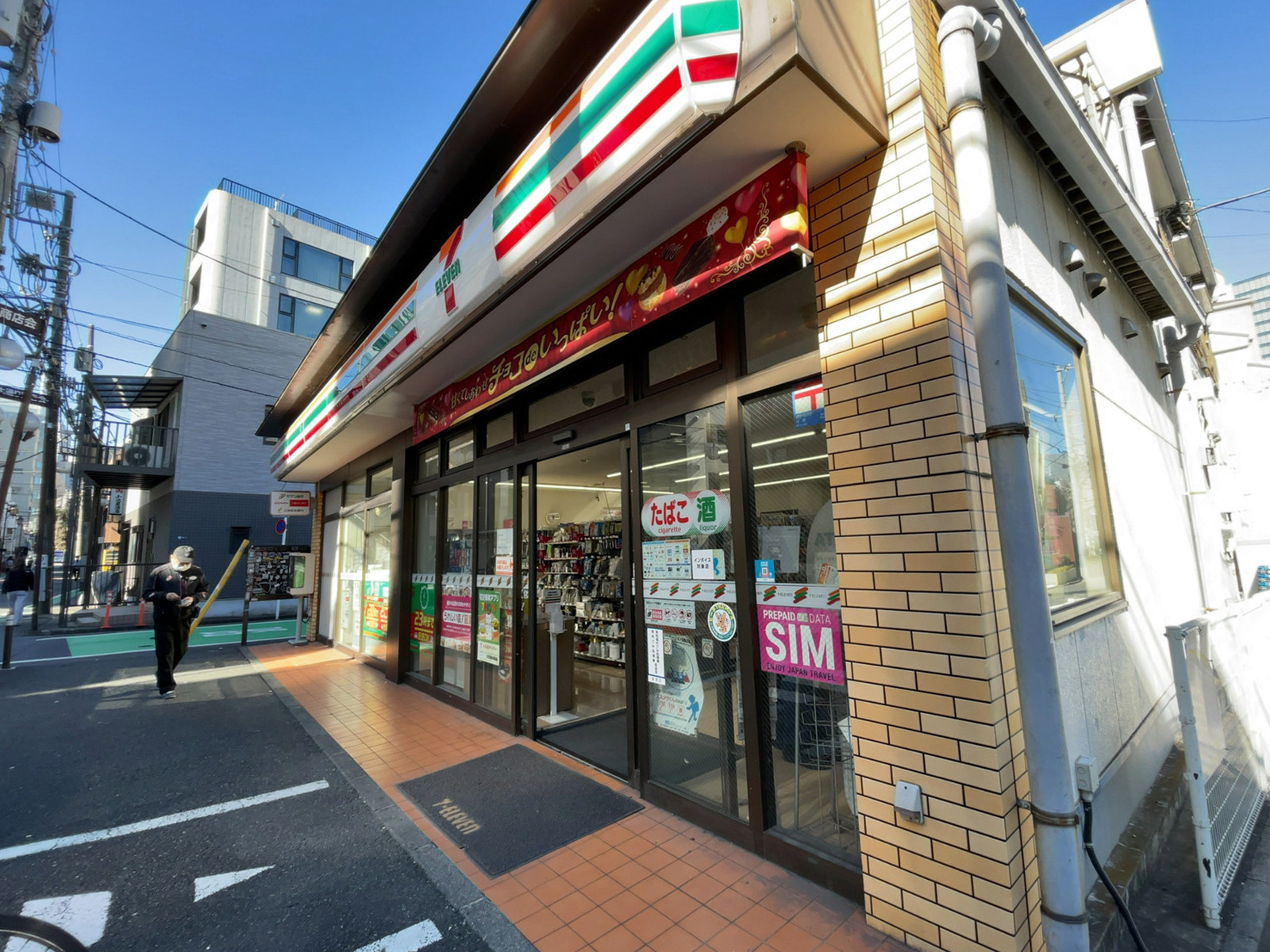 徒歩1分のセブンイレブン新宿6丁目店
