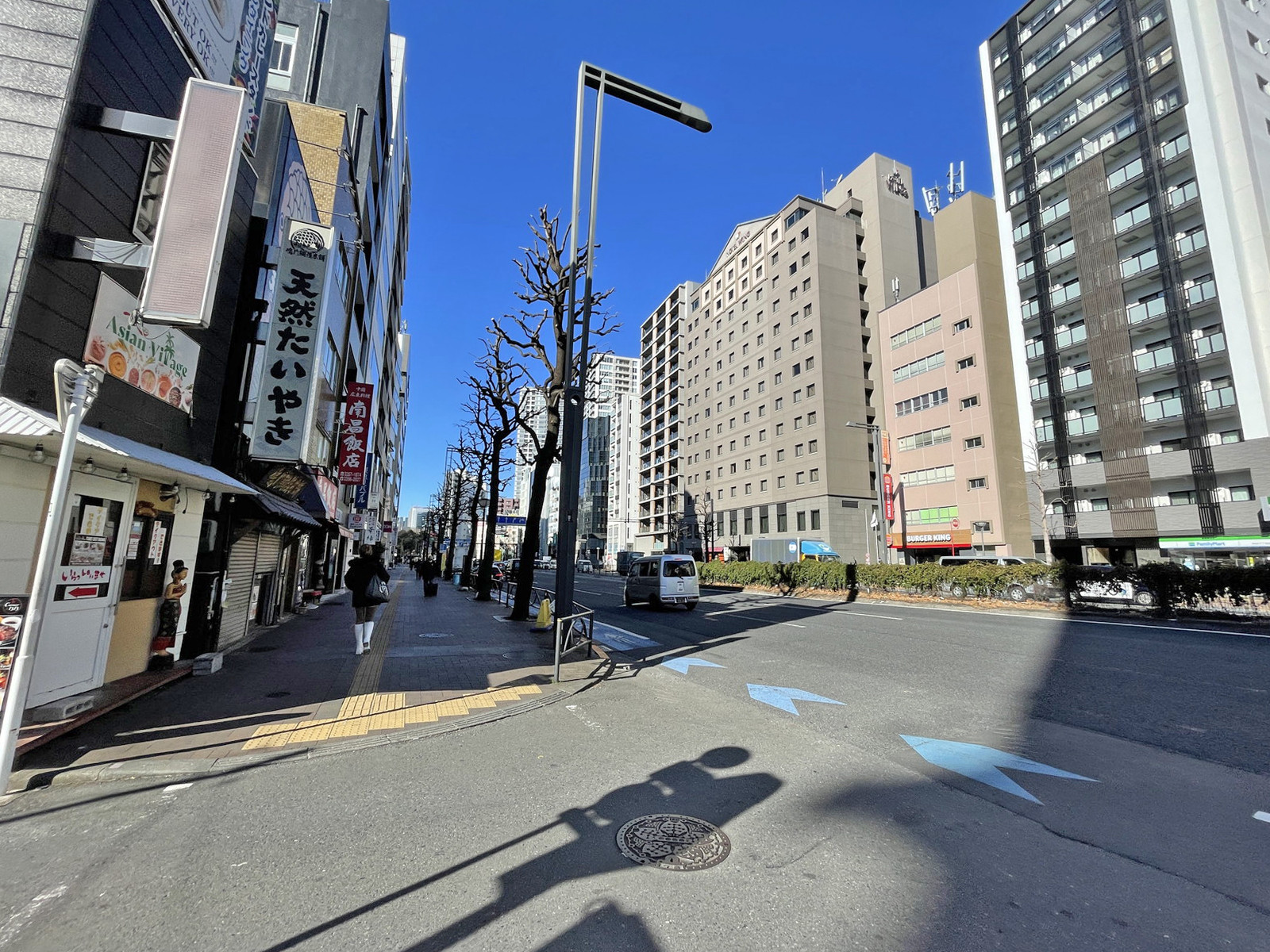 Biz Feel 四谷三丁目前面の通り