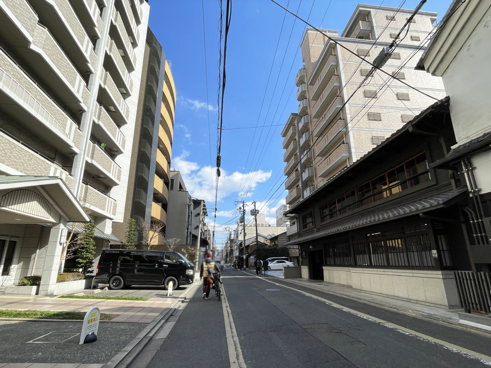 京都セントラルビル前面の通り