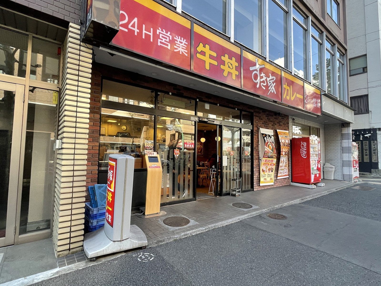 徒歩2分のすき家 芝4丁目店