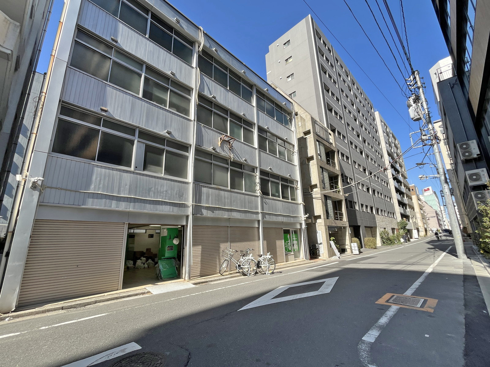 川名第1ビル前面通り