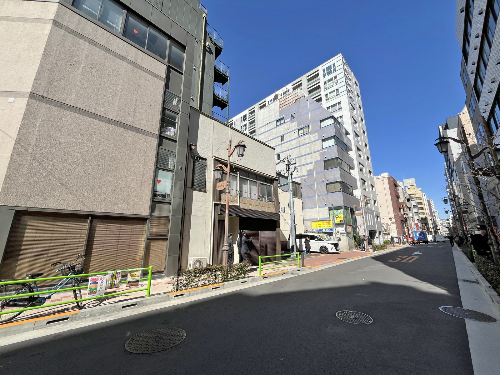 八丁堀FRONT前面の鈴らん通り