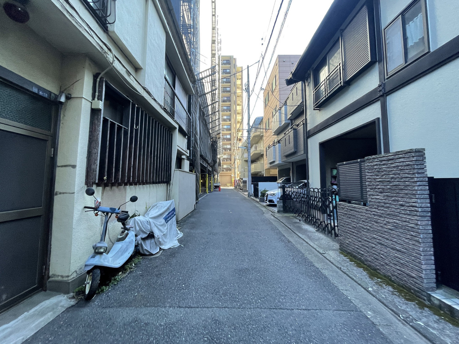 フロインデ前面の通り