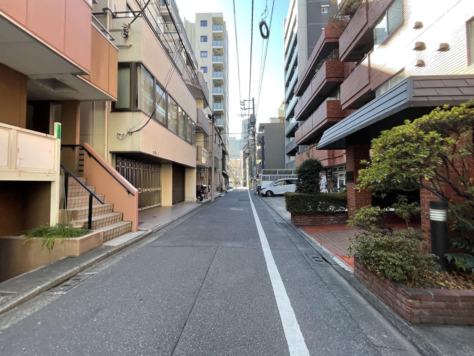 大塚ビル前面の通り