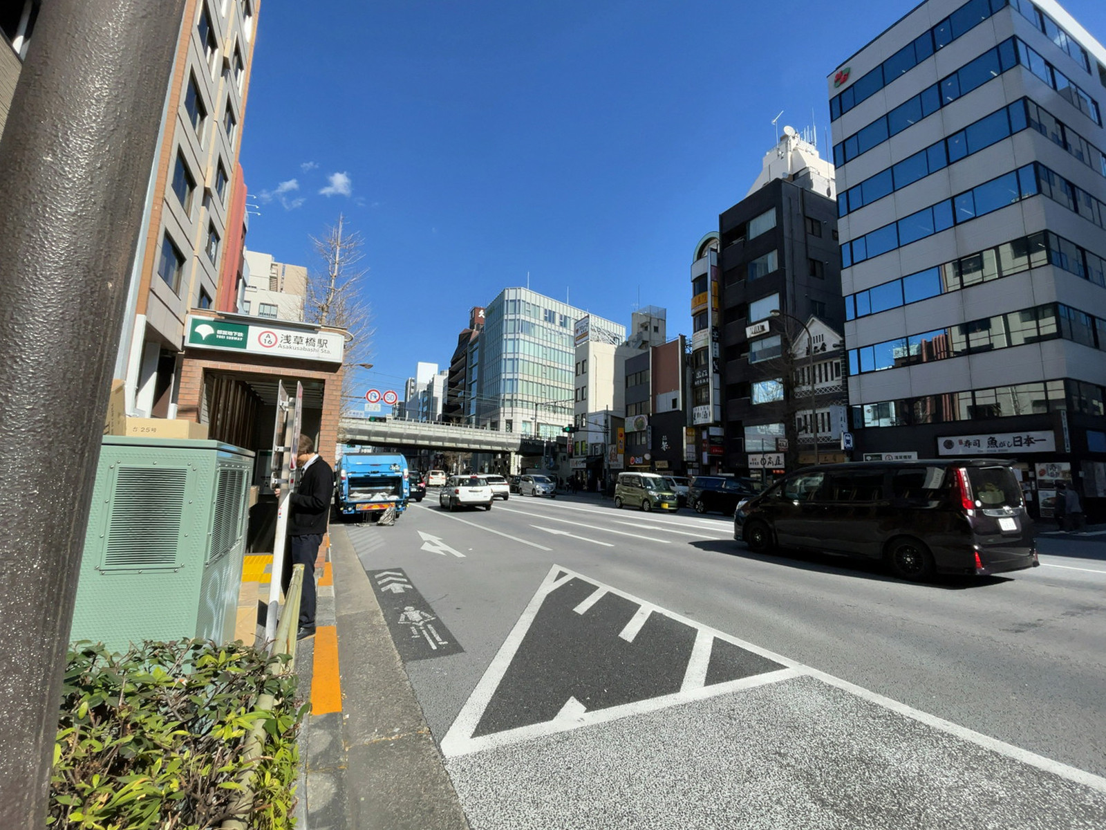 Biz-ark浅草橋駅前前面の通り