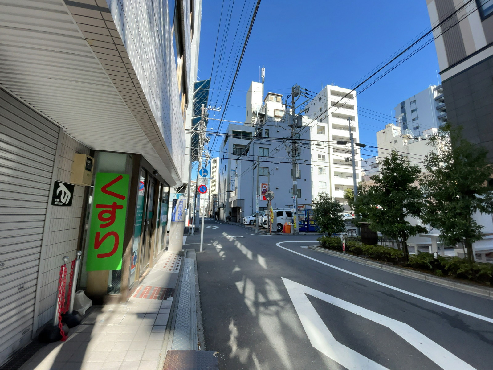 Y.ハヤシ.ビルド前面の通り
