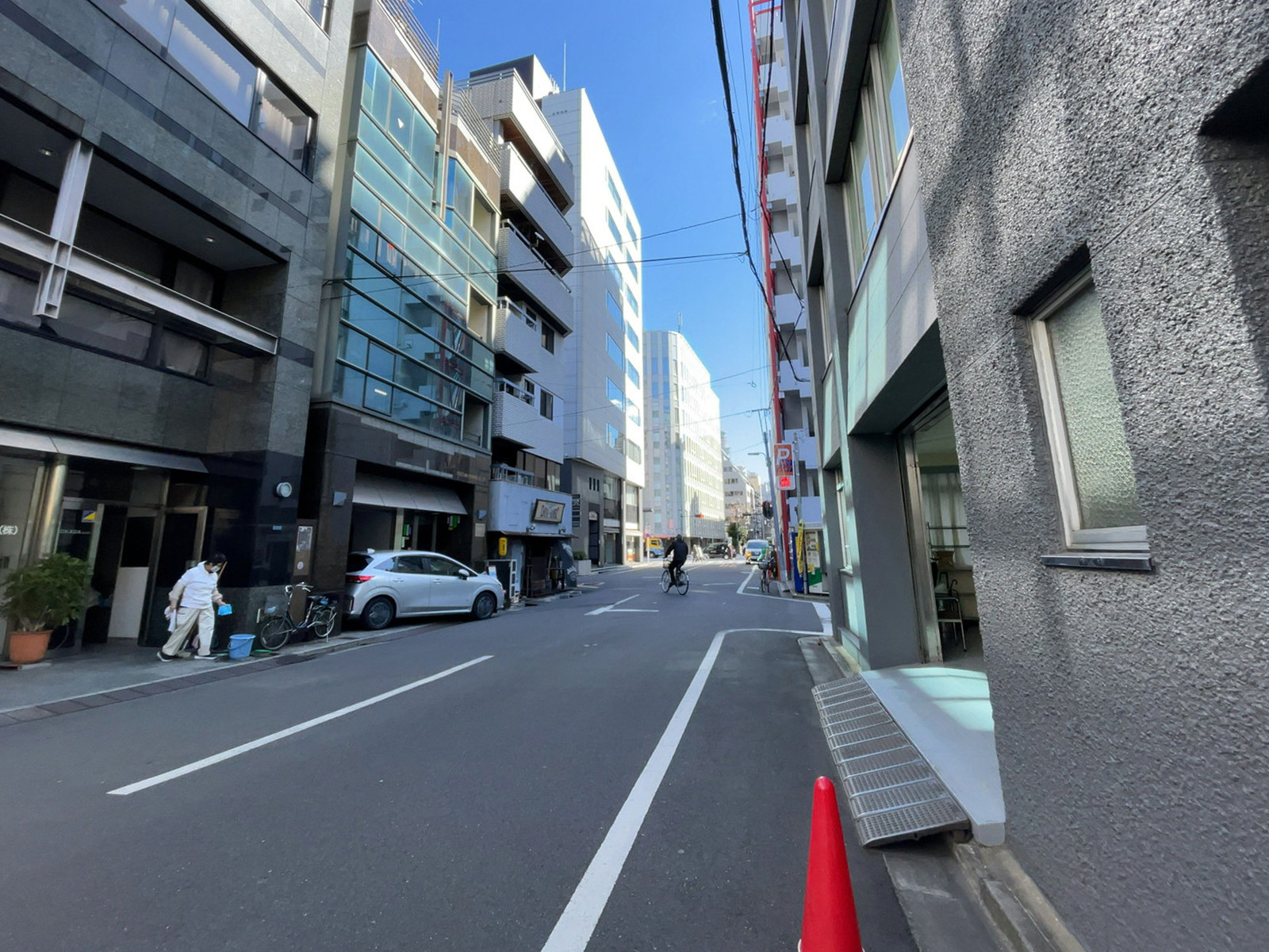 関野ビル前面の通り