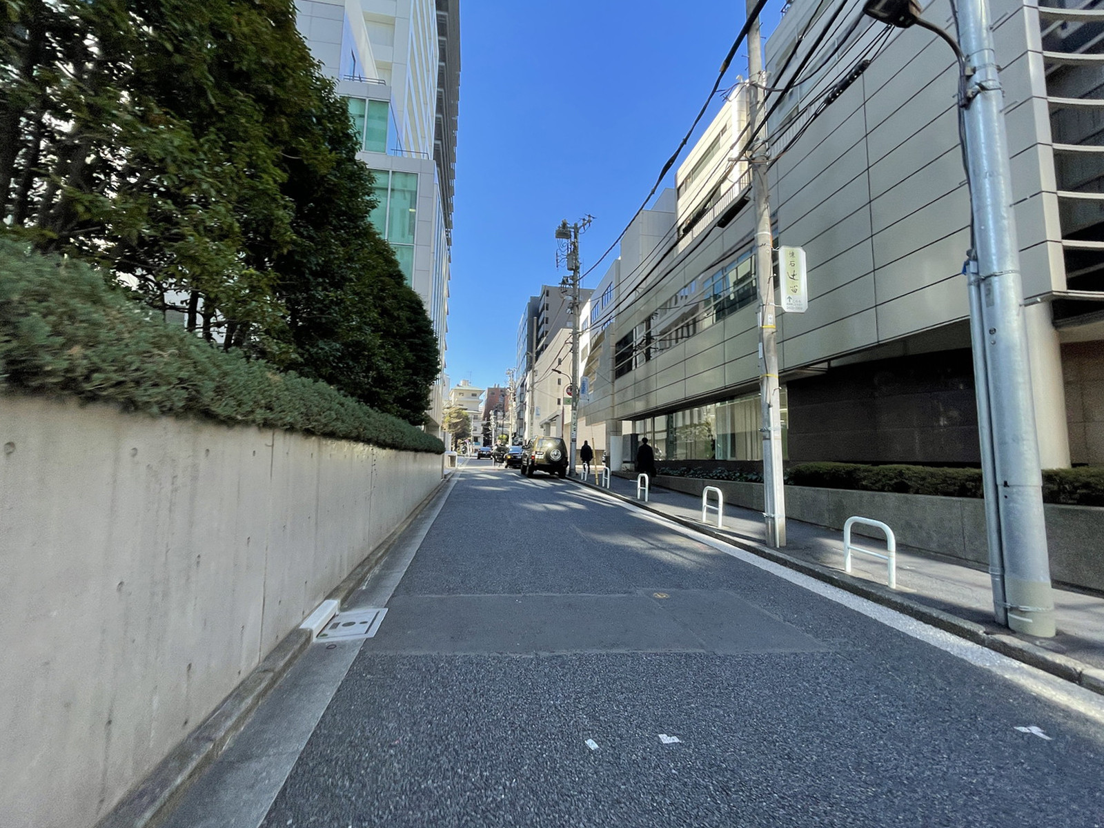 元赤坂MIビル前面の通り