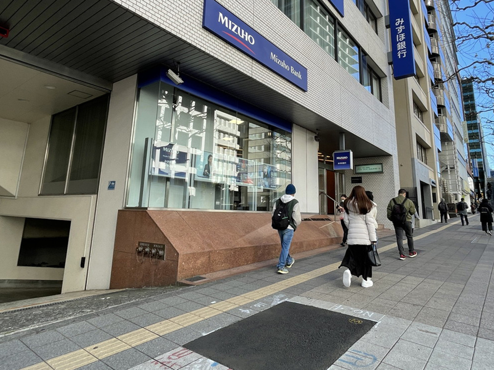付近のみずほ銀行 赤坂支店
