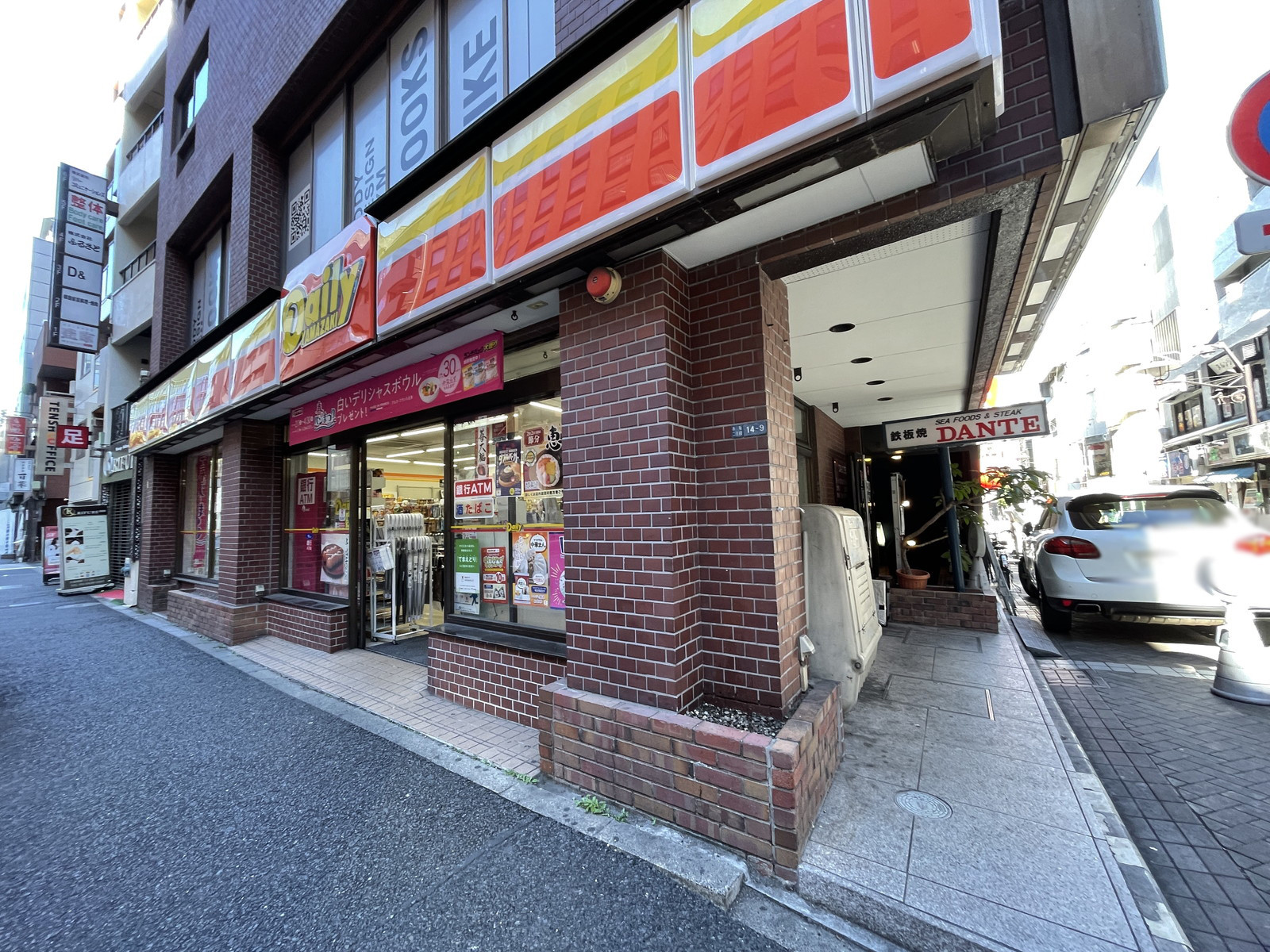 徒歩2分のデイリーヤマザキ赤坂2丁目店