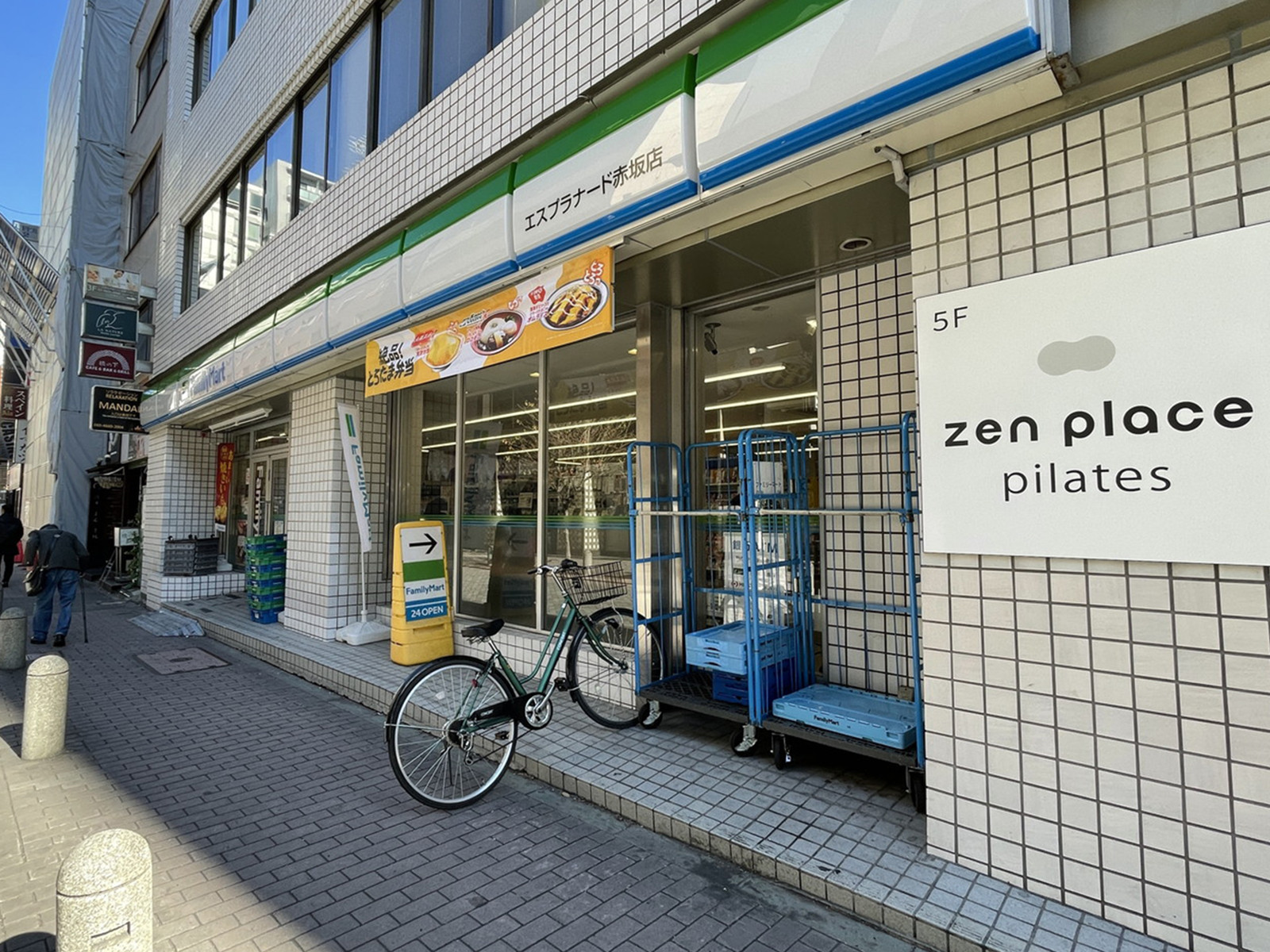 徒歩1分のファミリーマート エスプラナード赤坂店