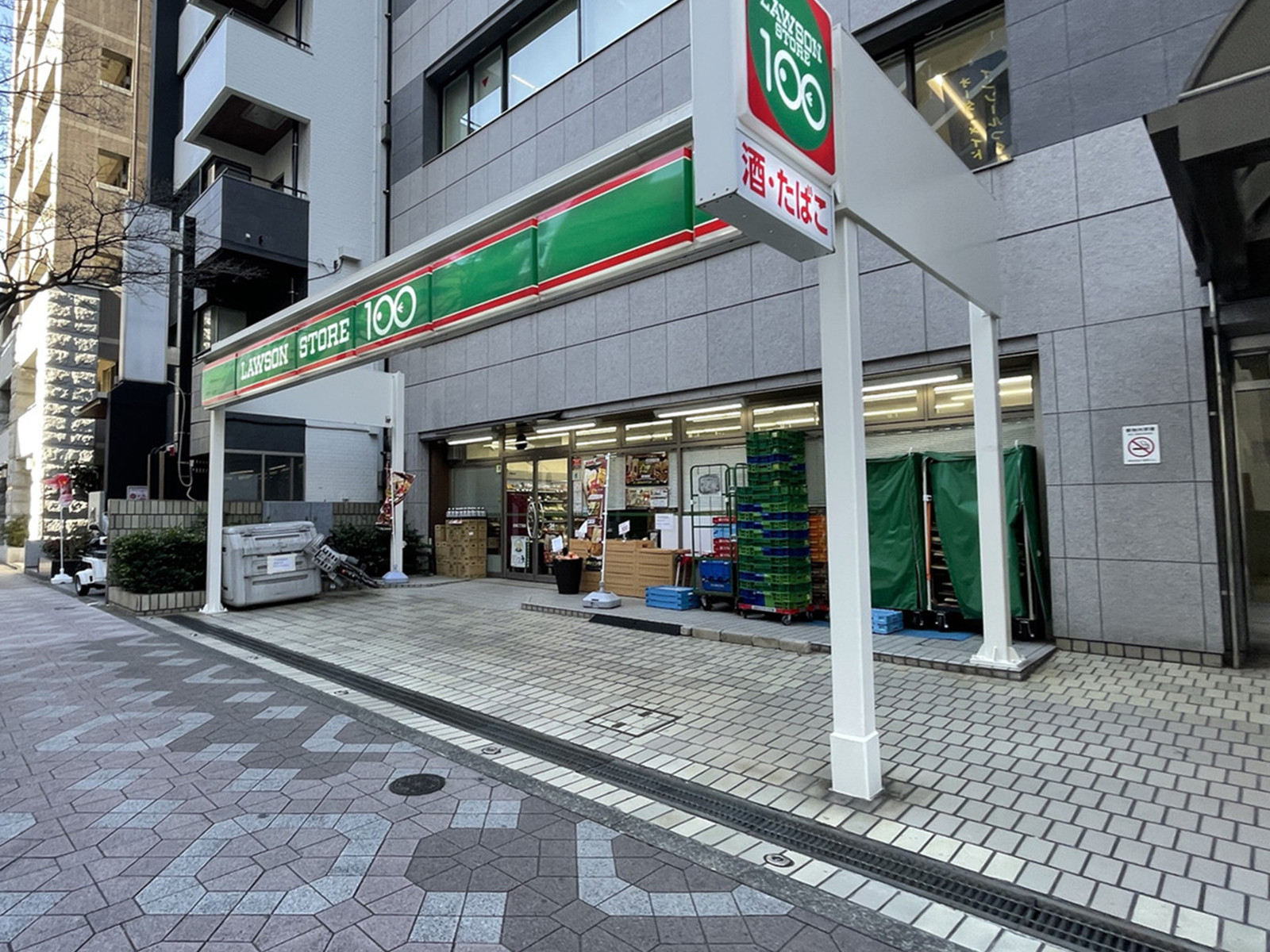 徒歩1分のローソンストア100 芝浦2丁目店