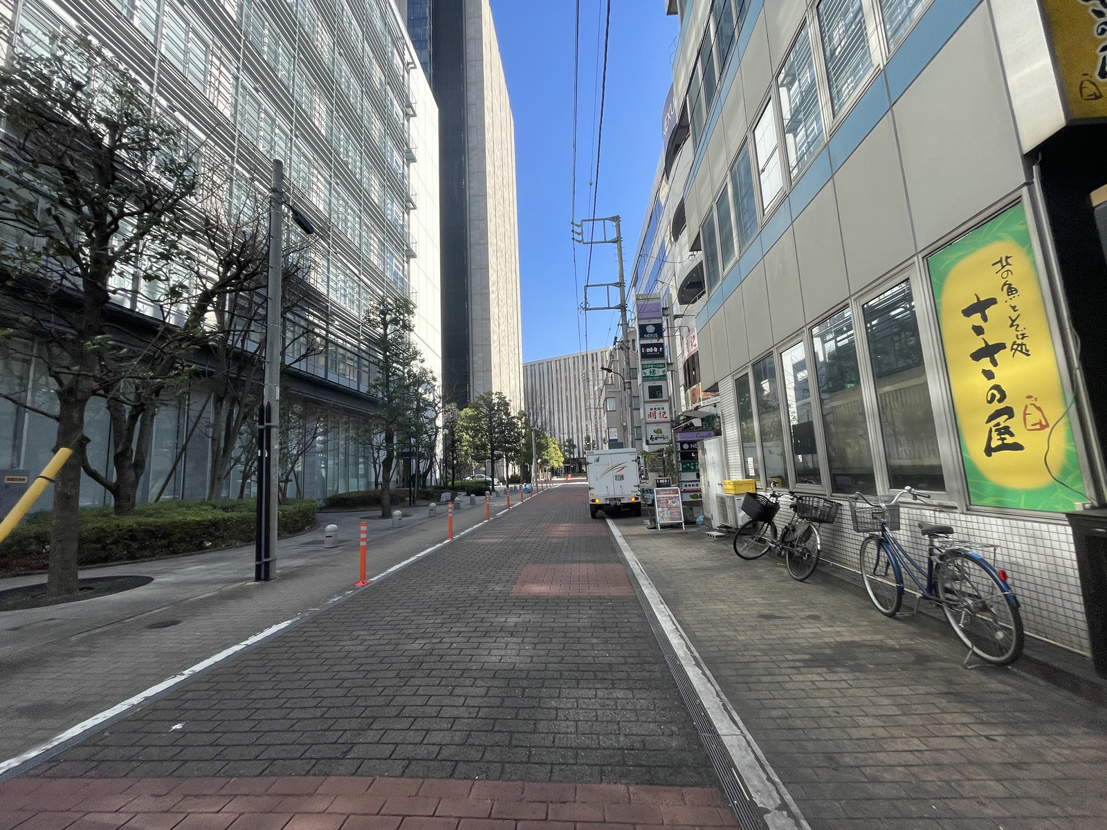 SUDOビル前面の通り