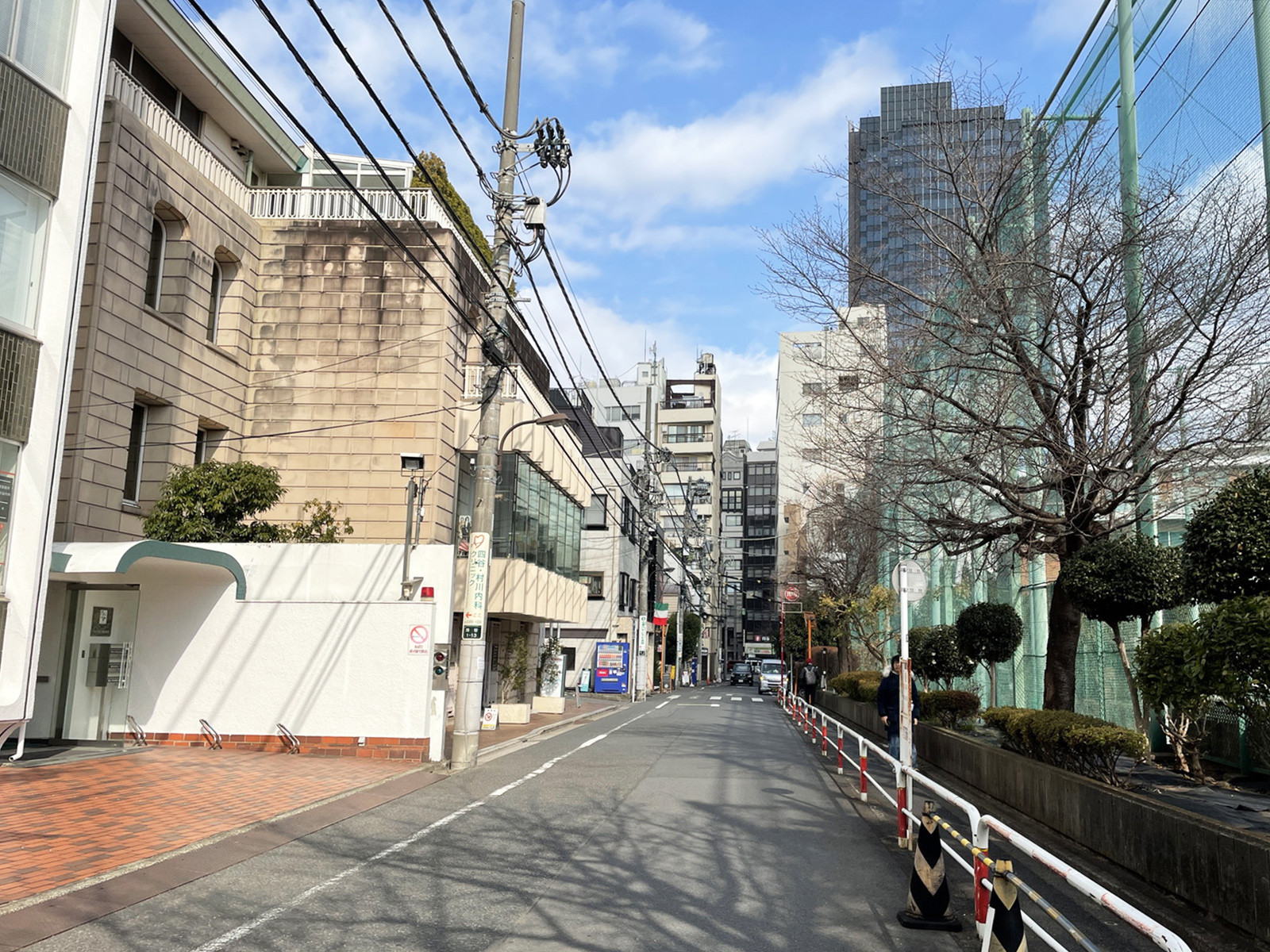 カタオカビル前面の通り