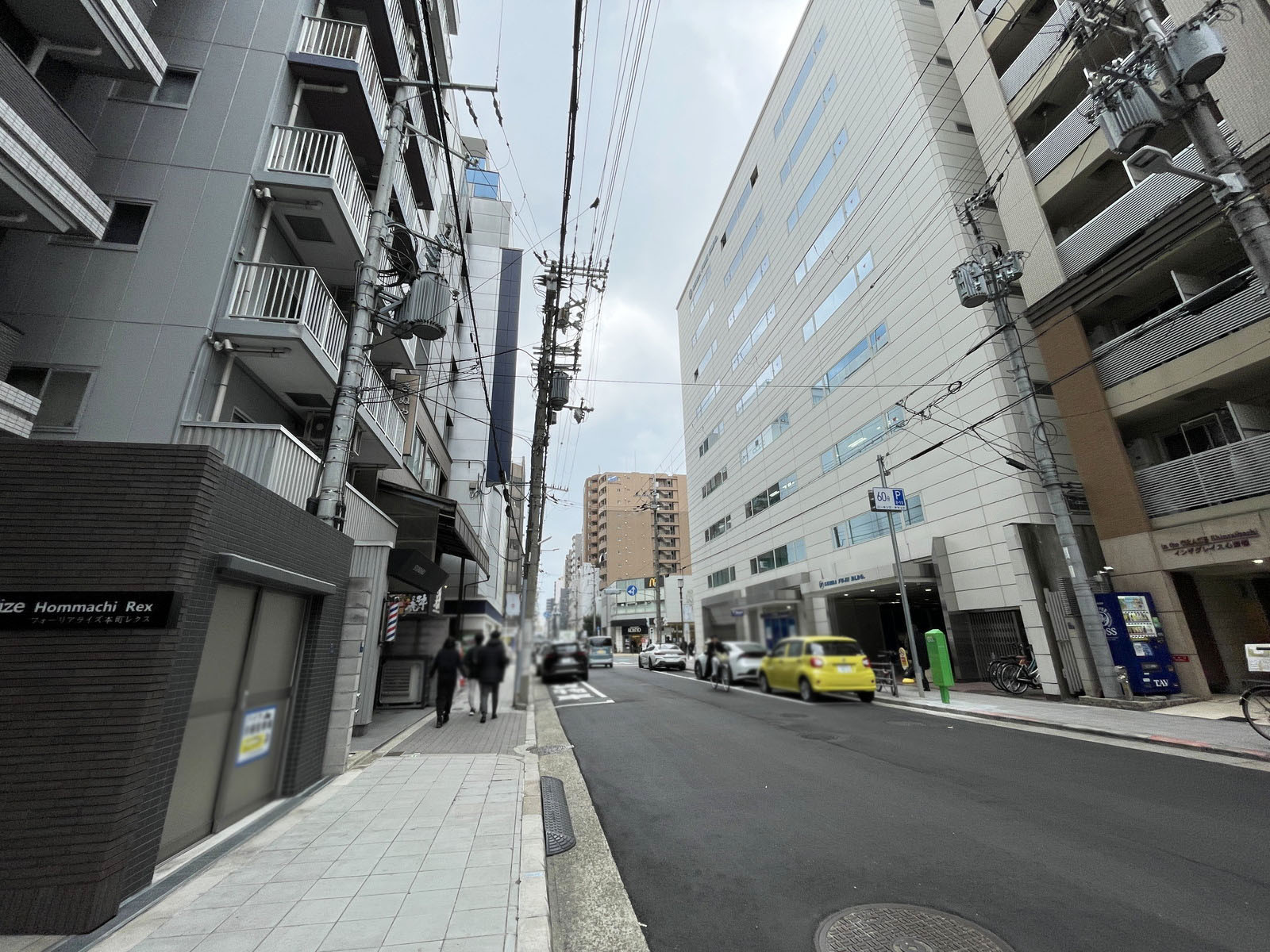 船場エクローズビル前面の通り