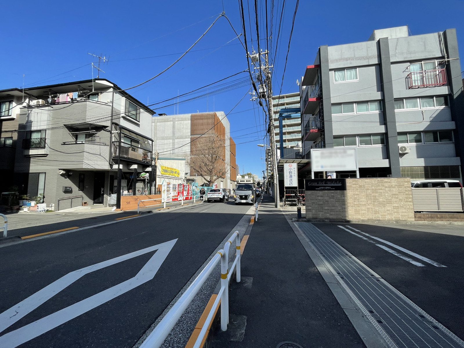 品川税経会館前面の通り
