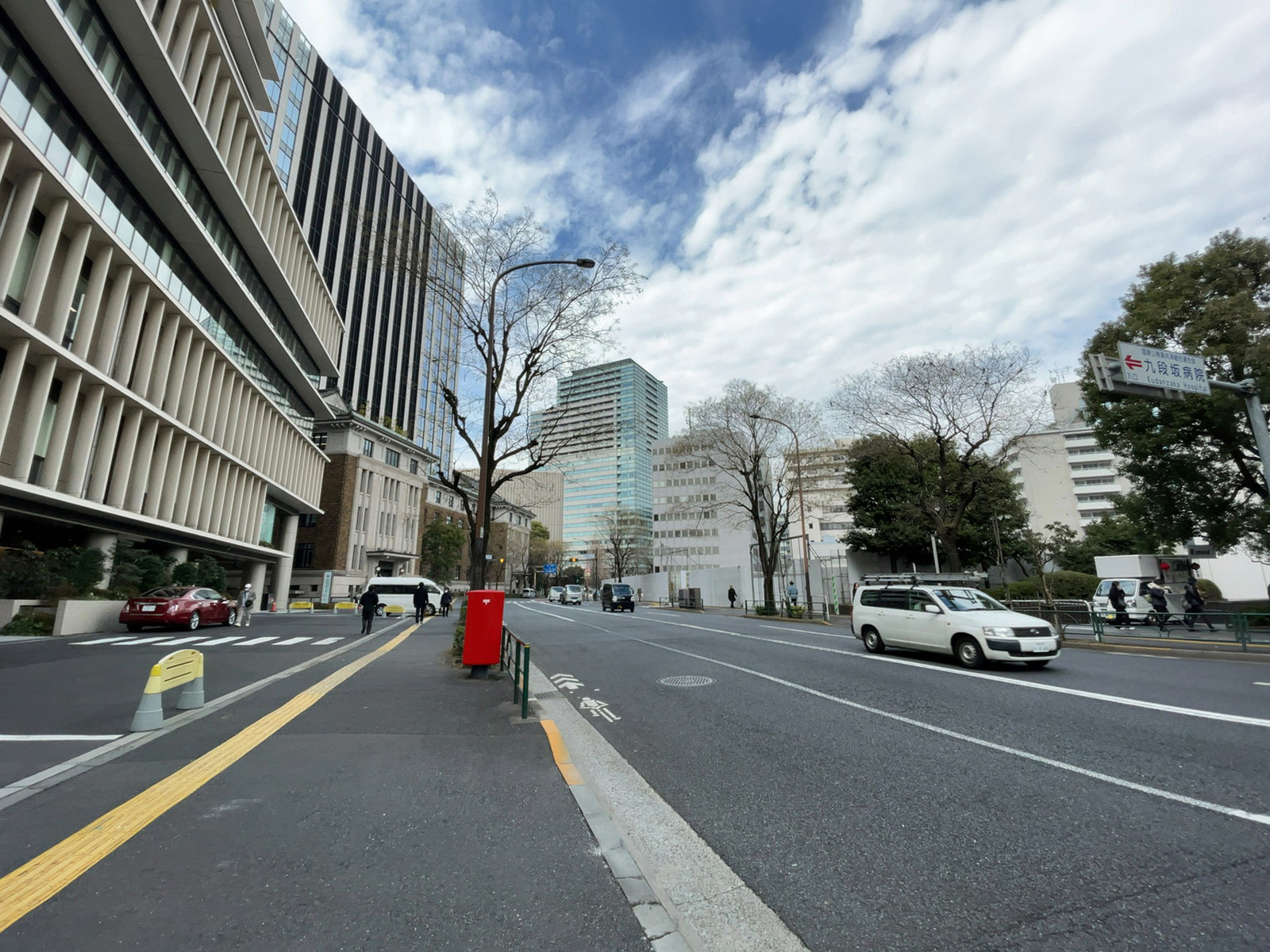 千代田会館前面の通り