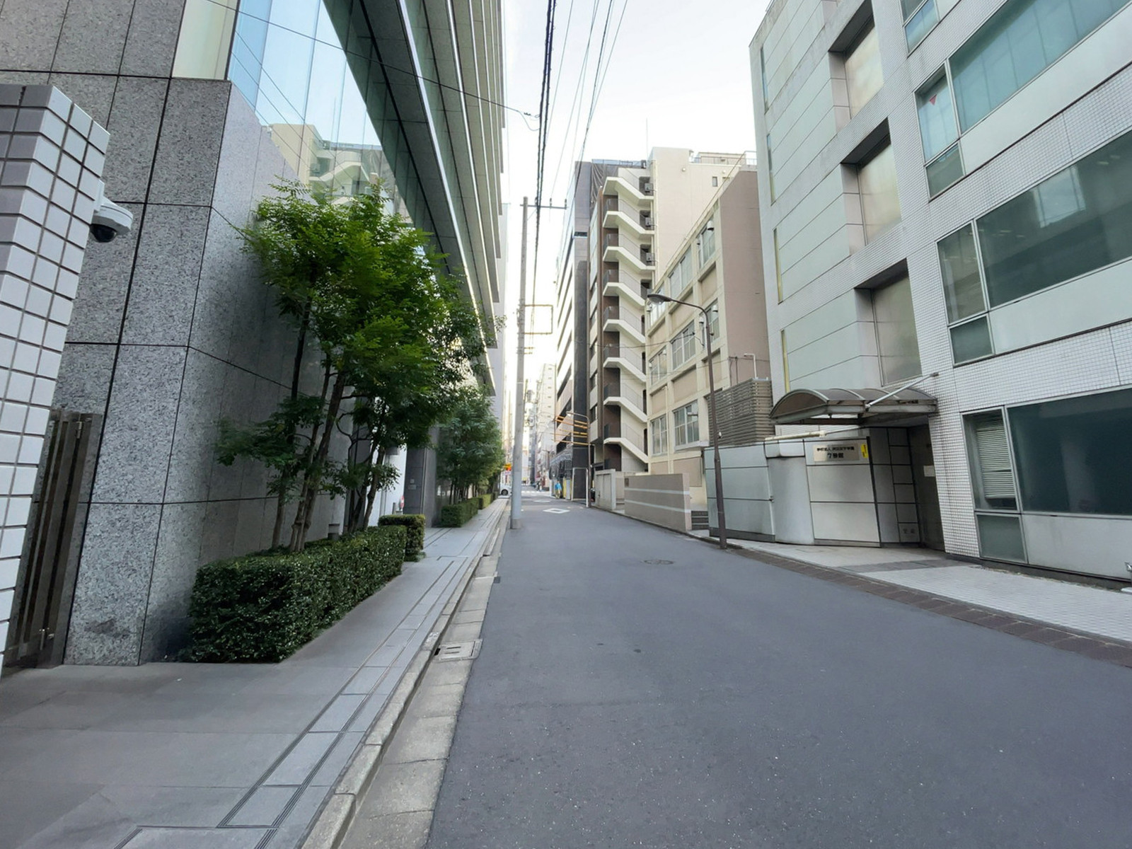 山屋ビル前面の通り