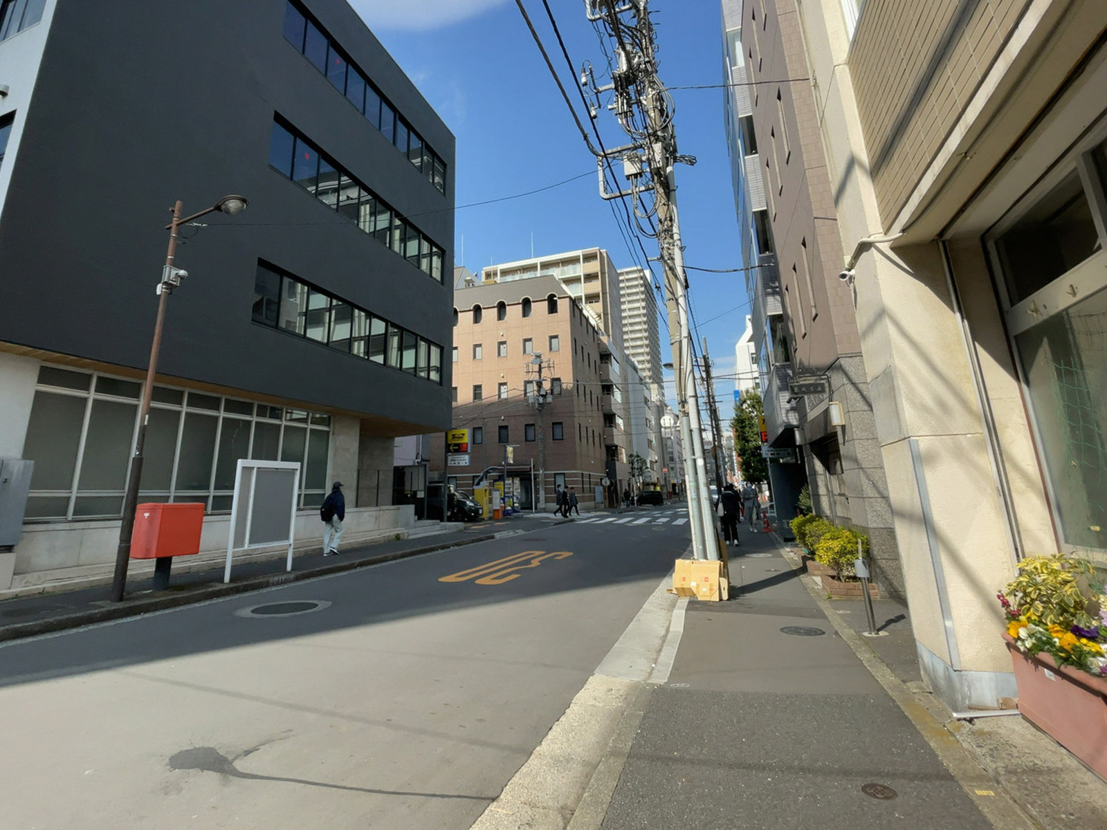 第二冨士ビル前面の通り