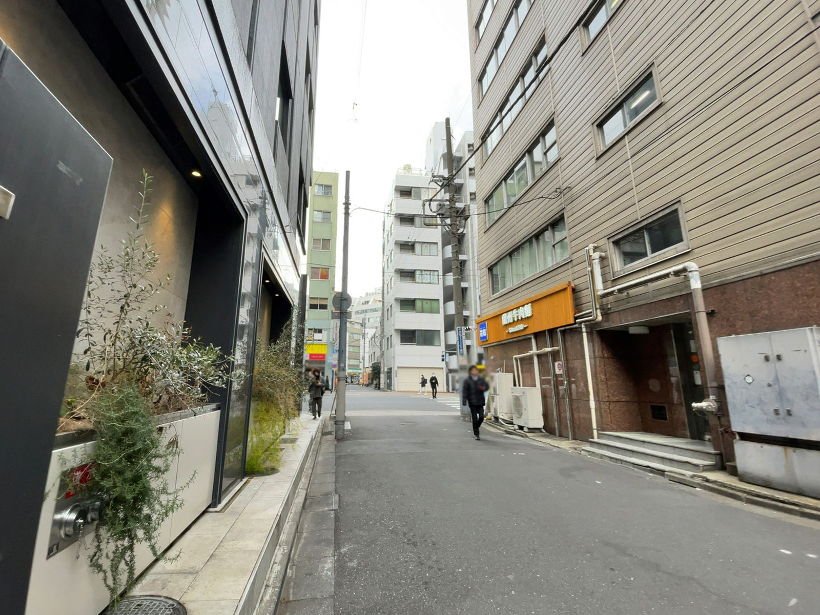 水道橋フロント前面の通り