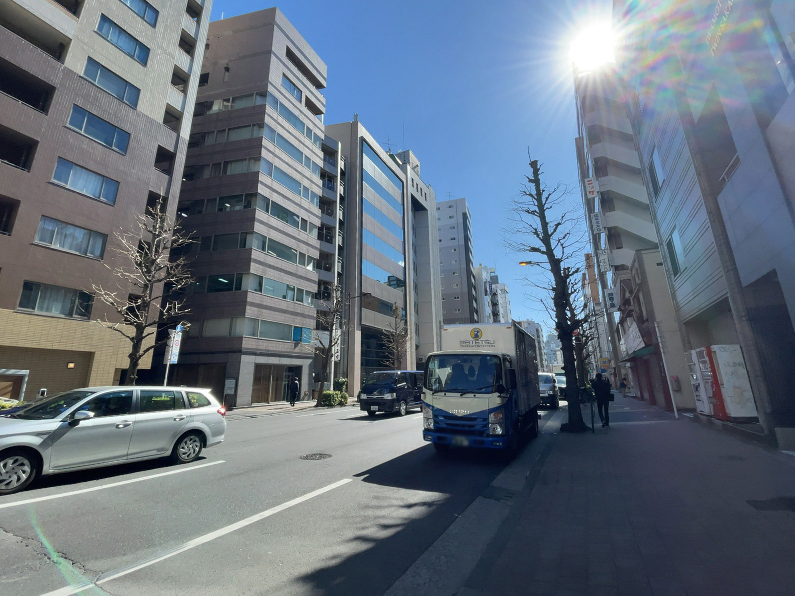 岩本町ツインビル前面の通り