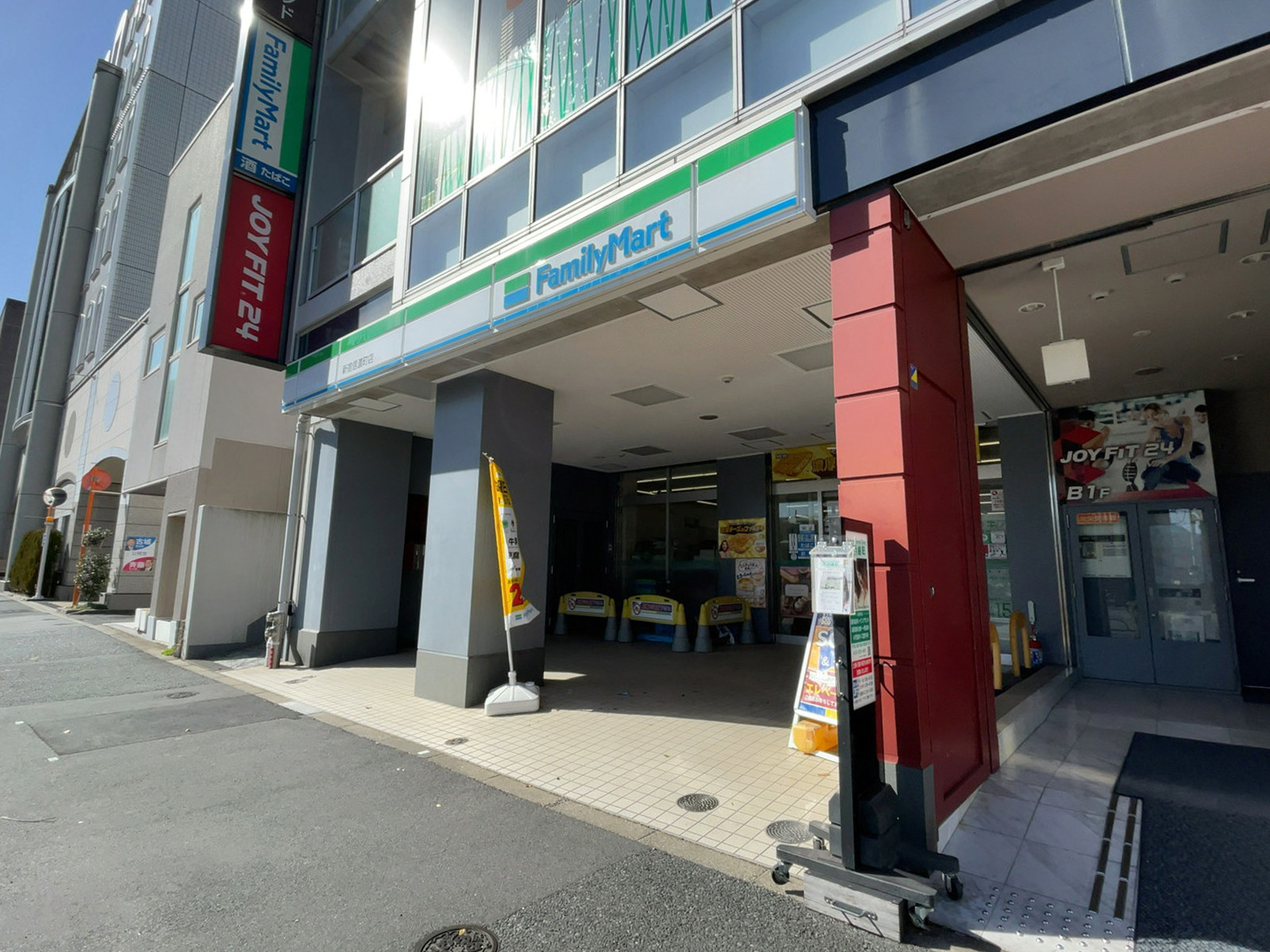 徒歩1分のファミリーマート 新宿信濃町店
